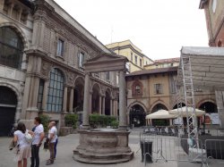 Торговая Площадь (piazza Mercanti)
